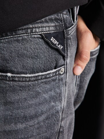 REPLAY Regular Jeans 'GROVER' in Grau
