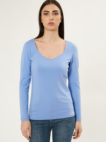 Influencer Shirt in Blauw: voorkant