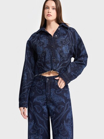 IT'S BASIC Tussenjas 'Rhinestone Printed Denim Jacket' in Blauw