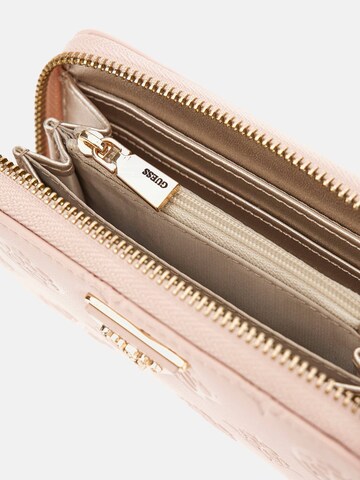 GUESS Portemonnaie 'Jena' in Pink