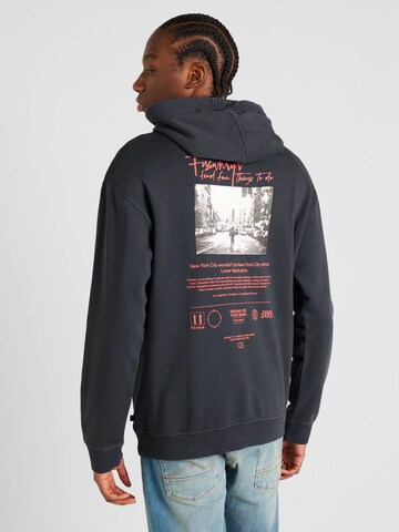 QS Sweatshirt in Grey: front