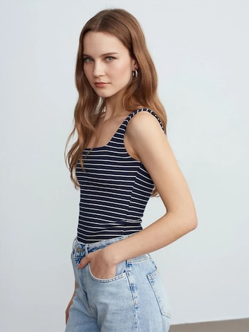 Dilvin - Blusa em azul