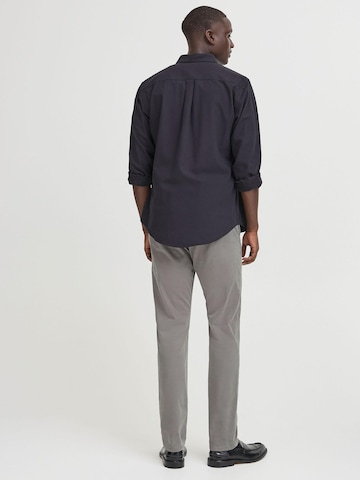 Casual Friday - Slimfit Pantalón chino 'Viggo' en gris