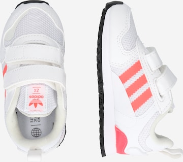 ADIDAS ORIGINALS Сникърси 'Zx 700 Hd' в бяло