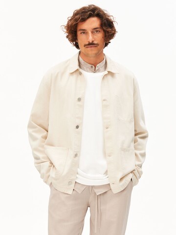 ARMEDANGELS Between-season jacket in Beige: front