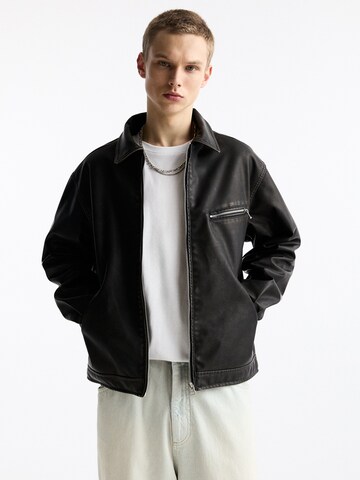 Pull&Bear Overgangsjakke i sort: forside