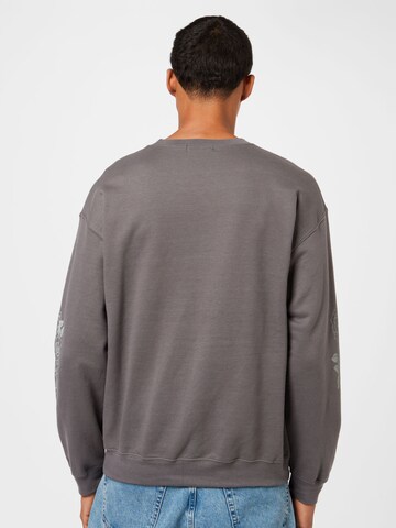 Mennace Sweatshirt 'NO LIGHT' in Grey
