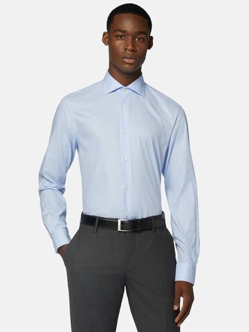 Coupe regular Chemise Boggi Milano en bleu : devant