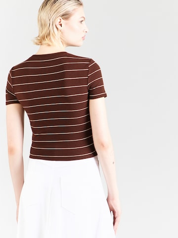 ONLY - Camiseta 'ONLLUPE' en marrón