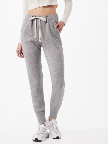 Zwillingsherz Tapered Pants 'Jelena' in Grey: front