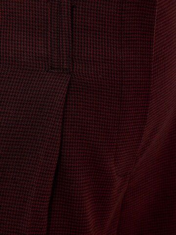 Hiccup Regular Shorts in Rot