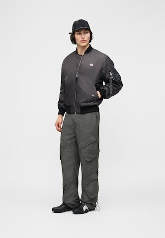 ALPHA INDUSTRIES Демисезонная куртка 'MA-1' в Серый