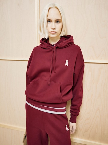 ARMEDANGELS Свитшот 'ICONIC Å FRANCISARAA' в Красный