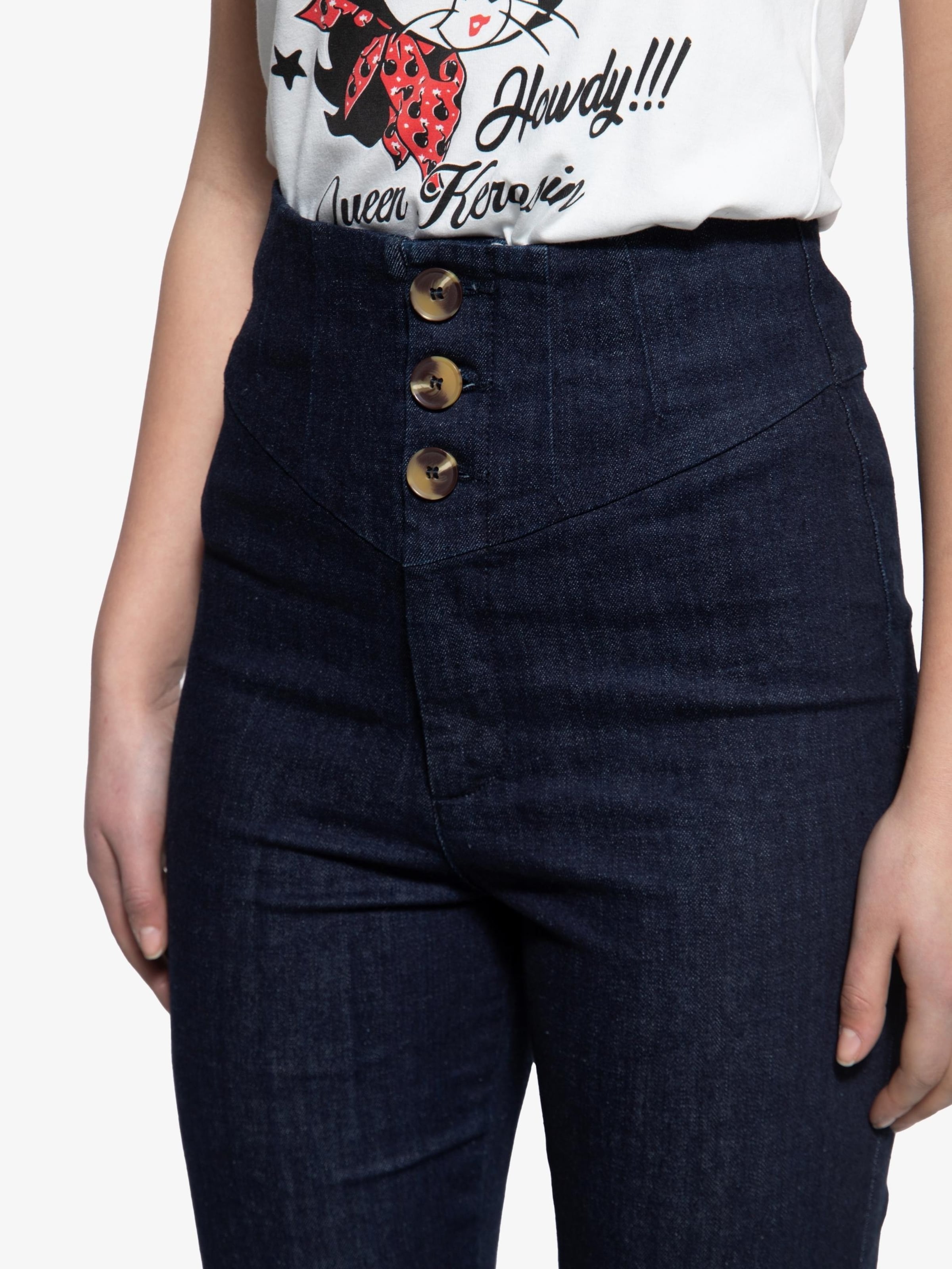 Queen Kerosin Slimfit Jeans‌‌‌‌‌‌‌‌‌‌ in Blau