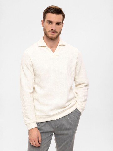 Antioch Pullover in Beige: Vorderseite
