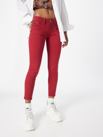 FREEMAN T. PORTER Skinny Broek 'Alexa' in Rood: voorkant