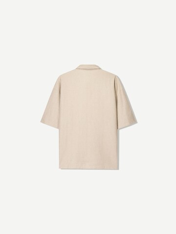 Comfort fit Camicia di Bershka in giallo