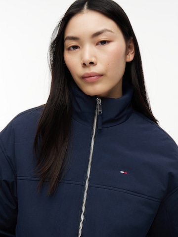 Tommy Jeans Overgangsjakke i blå
