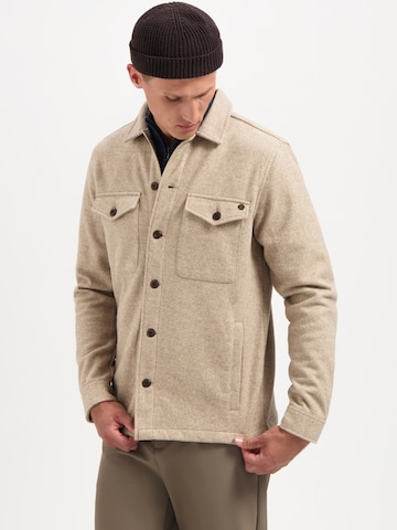 Coupe regular Chemise No Excess en beige : devant