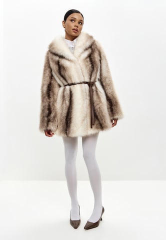 CESARE GASPARI Mantel in Beige