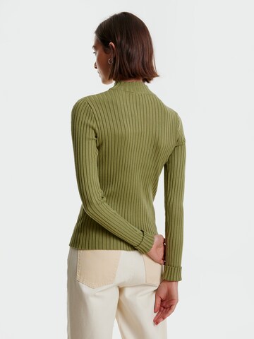 EDITED Sweter 'JANNICE' w kolorze zielony