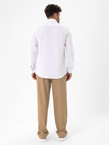 Comfort fit Camicia di Dandalo in bianco