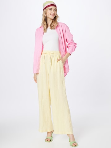 Wide Leg Pantalon 'Disa' Gina Tricot en jaune