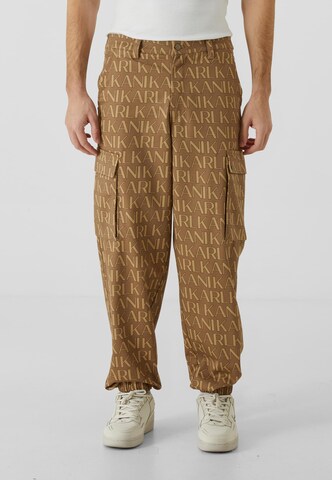 Karl Kani Tapered Hose in Braun: Vorderseite