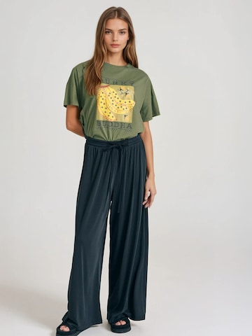Loosefit Pantaloni di Funky Buddha in nero