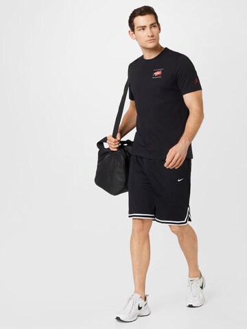 NIKE Loosefit Sportshorts in Schwarz