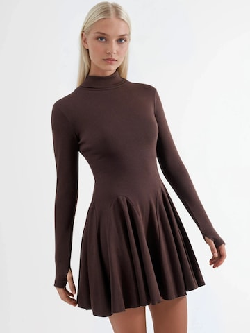 Busem - Vestido em castanho