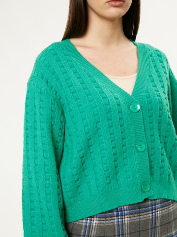 Geacă tricotată de la Influencer pe verde