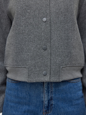 VERO MODA Between-Season Jacket 'VMCHLOE' in Grey