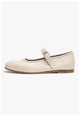 INUOVO Ballet Flats with Strap in Beige: front