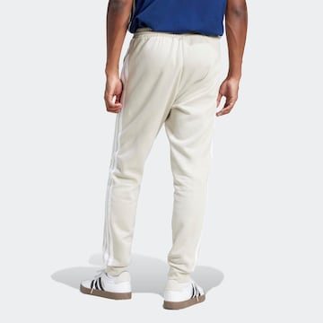 ADIDAS SPORTSWEAR - Tapered Pantalón deportivo en gris
