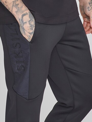 Effilé Pantalon cargo SikSilk en noir