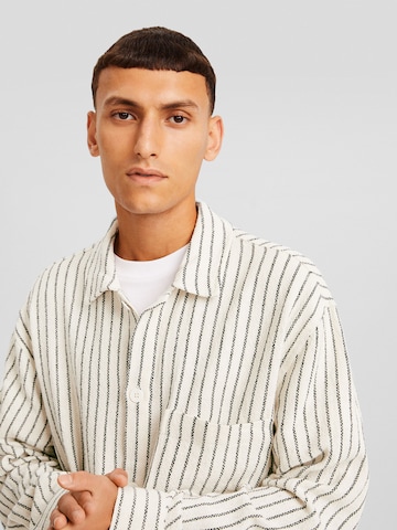 Bershka Regular fit Ing - bézs