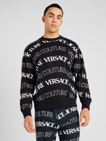 Bluză de molton de la Versace Jeans Couture pe negru: față