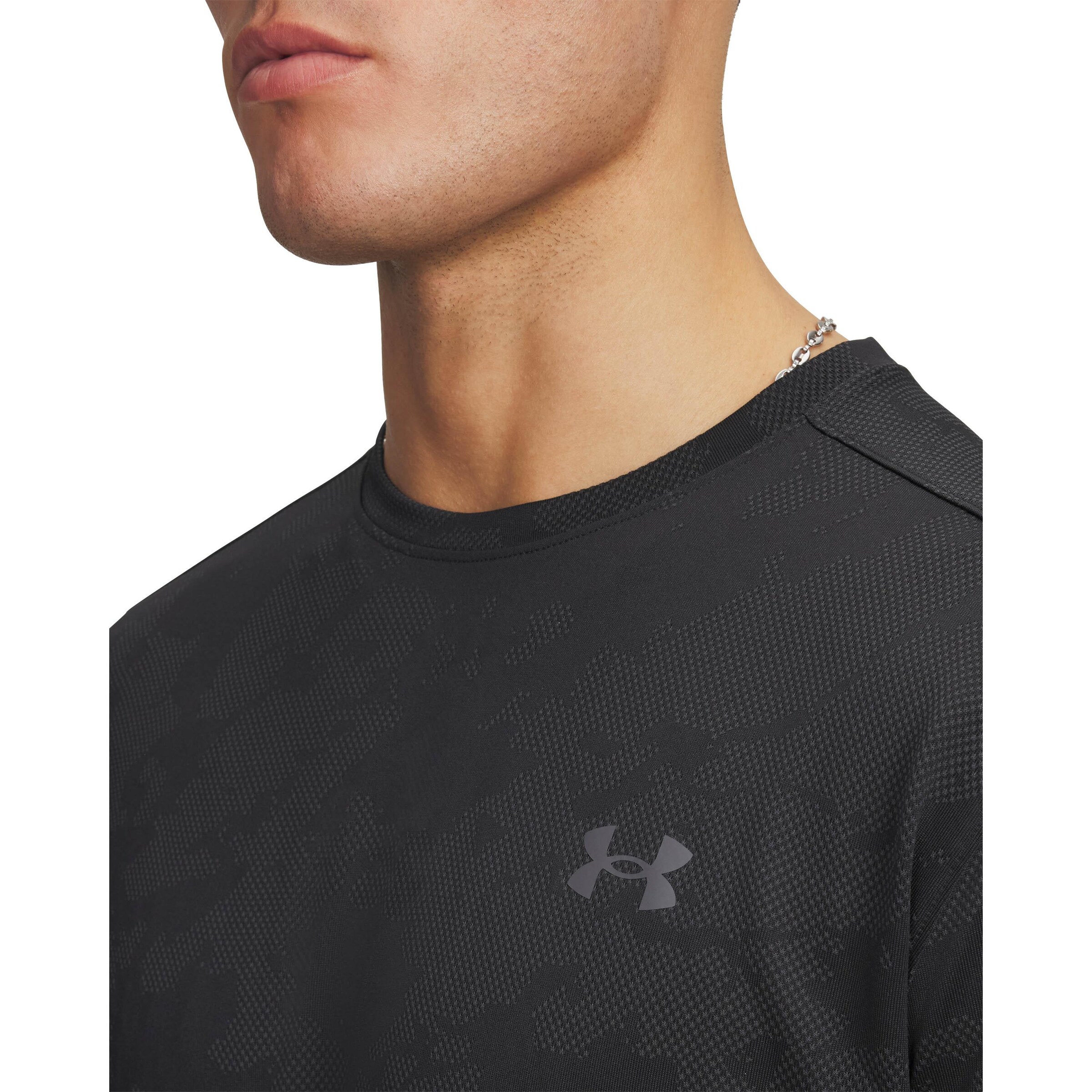 UNDER ARMOUR Performance Shirt in Black