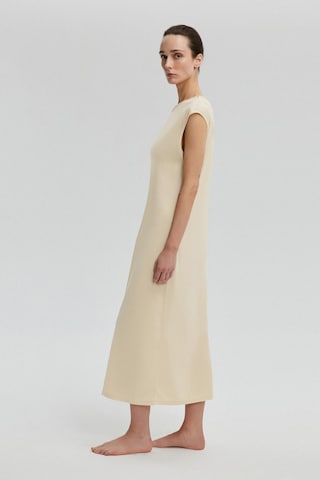Robe Touche Prive en beige : devant