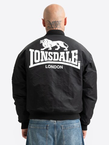 LONSDALE - Casaco meia-estação 'Torksey' em preto: frente