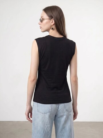 Maglietta di Dilvin in nero