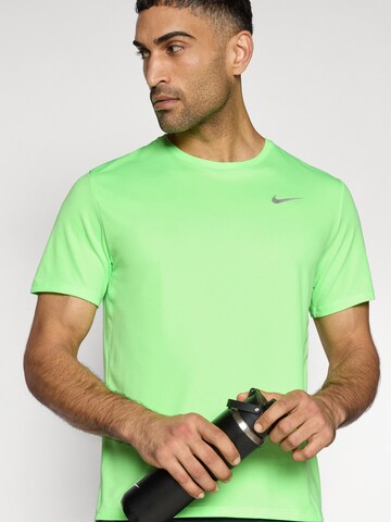 NIKE - Camiseta funcional 'MILER' en verde