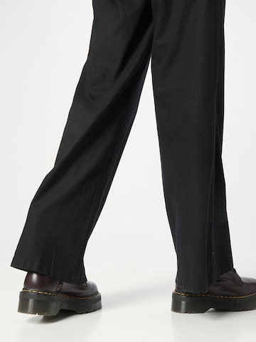 Urban Classics - Perna larga Calças com pregas em preto