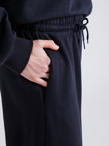 Wide leg Pantaloni sportivi di ADIDAS SPORTSWEAR in nero