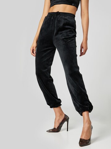 VIERVIER Loose fit Pants 'Aimee' in Black: front