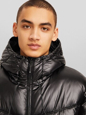 Veste mi-saison Bershka en noir