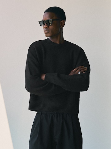 Bershka Sweater in Black: front