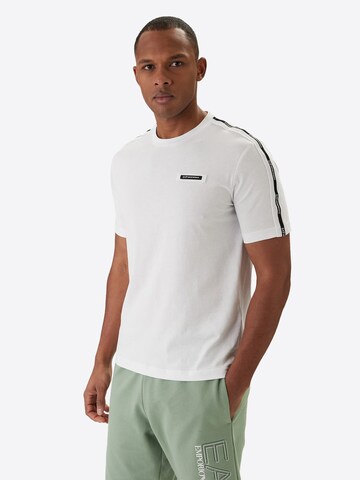 Maglietta di EA7 Emporio Armani in bianco