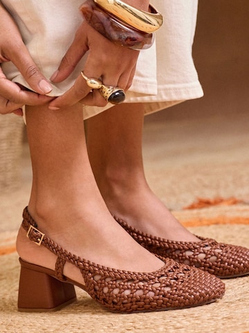 love & roses Pumps in Bruin